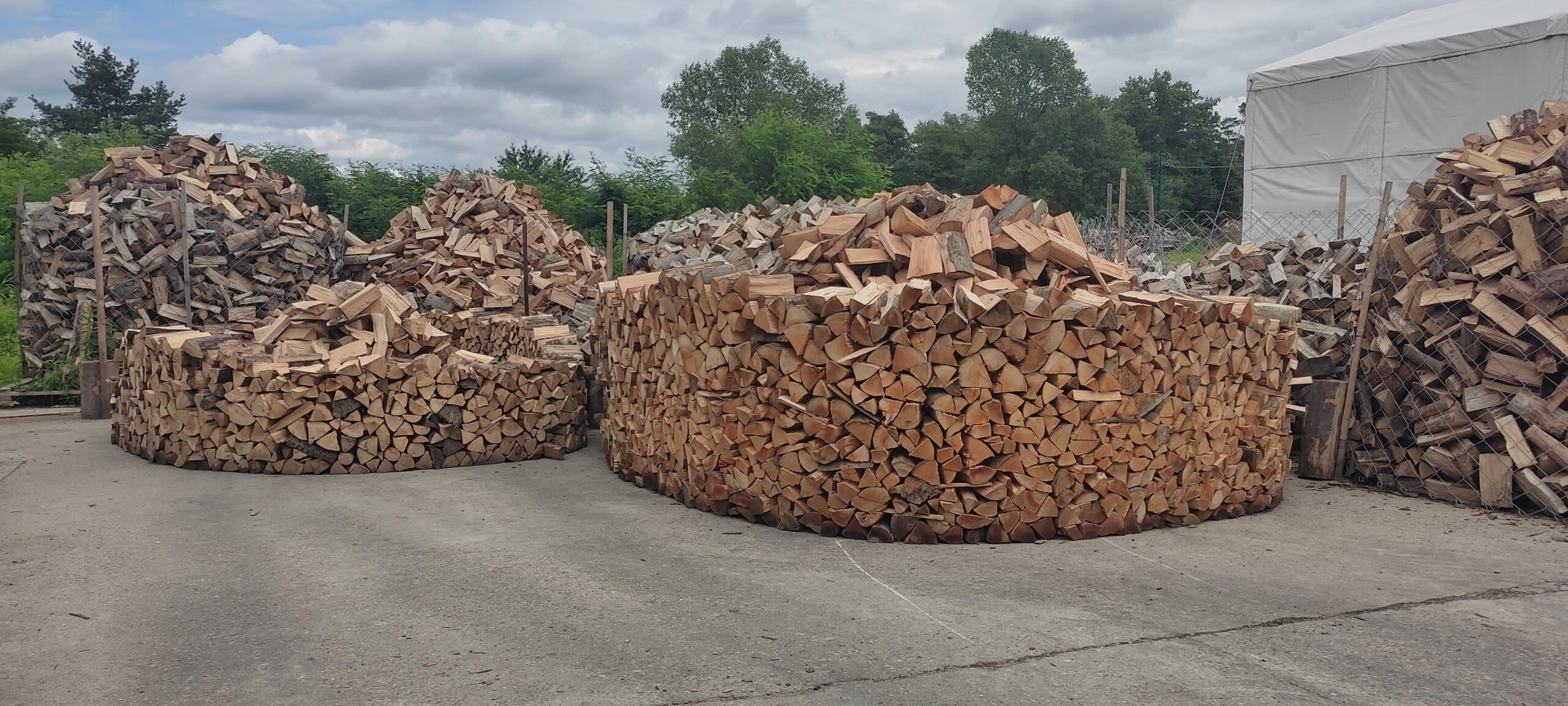 BUK štiepané dĺžka 25 cm, voľne ložené